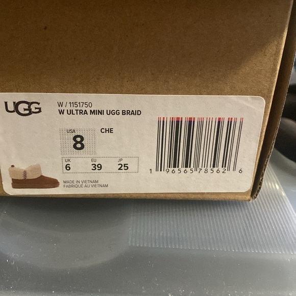 Brand new in box UGG ultra mini braid booties size 8 - Picture 9 of 9